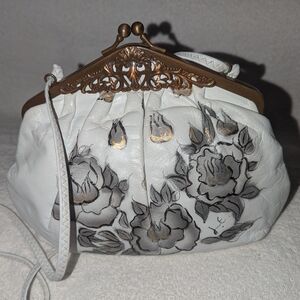 Elegant White and Black Leather Shoulder Bag with Modern Design